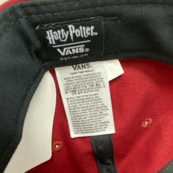 🔥HOT SALE🔥VANS Harry Potter 6 Gryffindor Cap Red Unisex Hat VN0A3I6LSP3 - Picture 11 of 11
